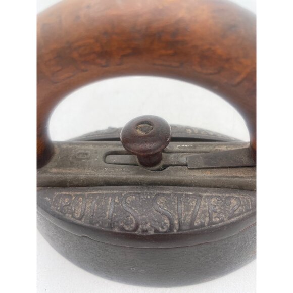 Antique Cast Iron Sad Iron Wooden Handle Patina Finish Size 2 Rare Collectible P - Picture 2 of 6
